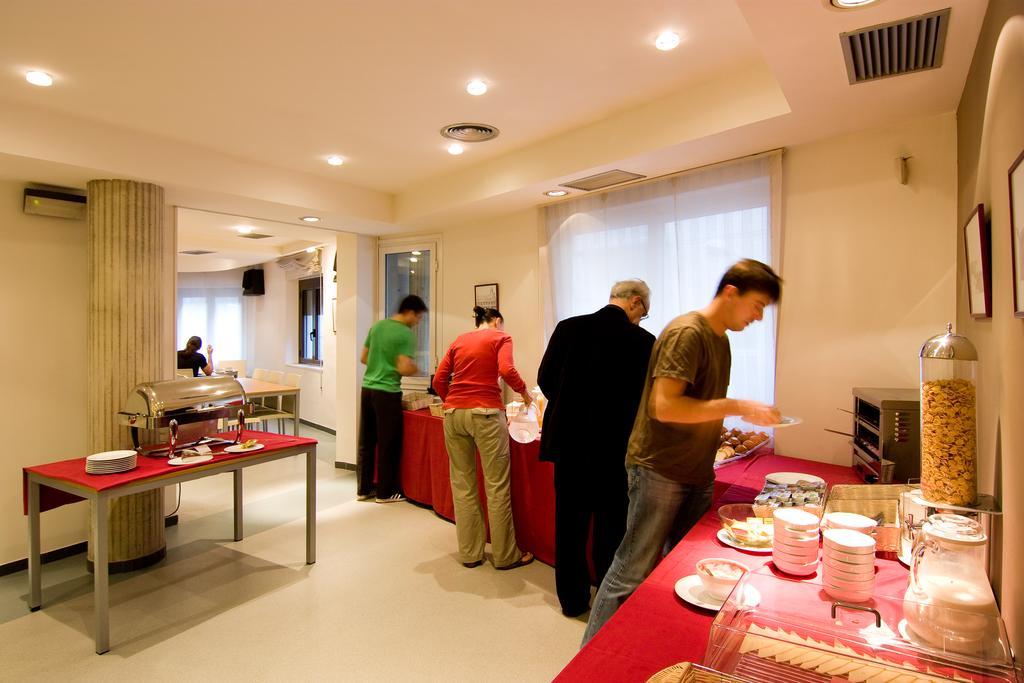Residencia D'Investigadors Ostello Barcellona Esterno foto